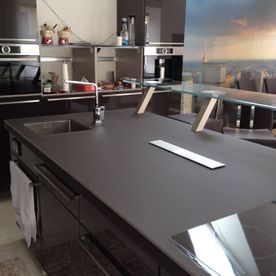 Küchenarbeitsfläche schwarz, aus mattierten Glas